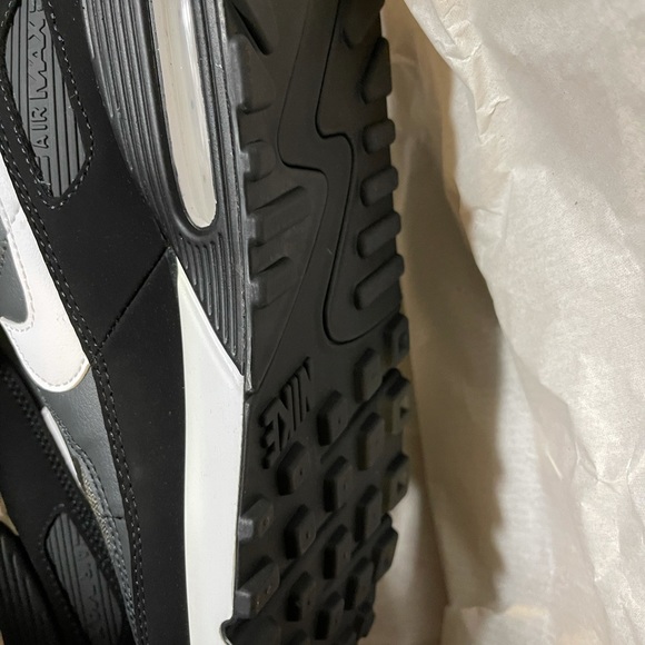Nike Men's Air Max 90 Shoes new in box, NW… - Picture 8 of 8